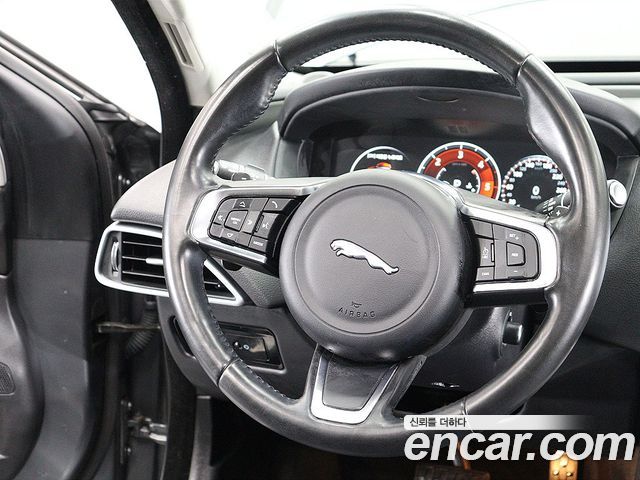 JAGUAR XE 20d 프레스티지 AWD 2018 - photo 17 - Import Corée du Sud | International Cars