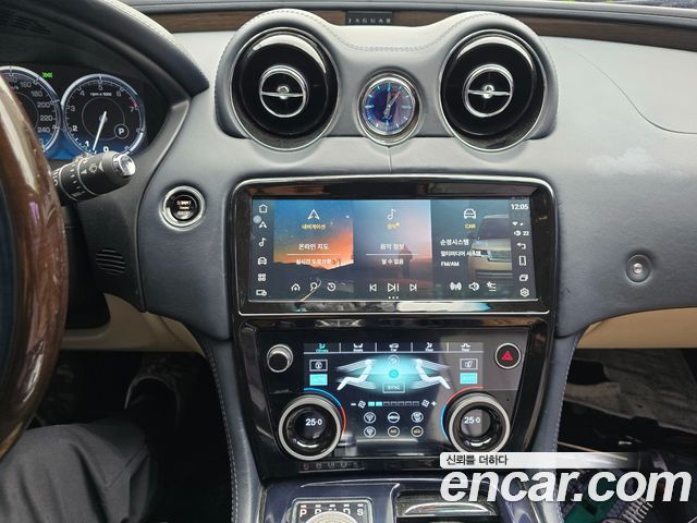 JAGUAR All New XJ 5.0 포트폴리오 LWB 2011 - photo 5 - Import Corée du Sud | International Cars