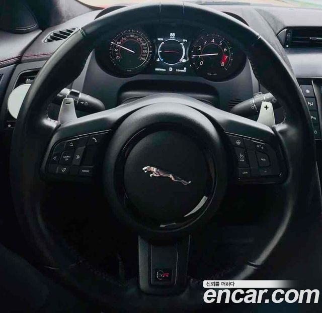 JAGUAR F-TYPE 5.0 SVR Convertible AWD 2017 - photo 13 - Import Corée du Sud | International Cars