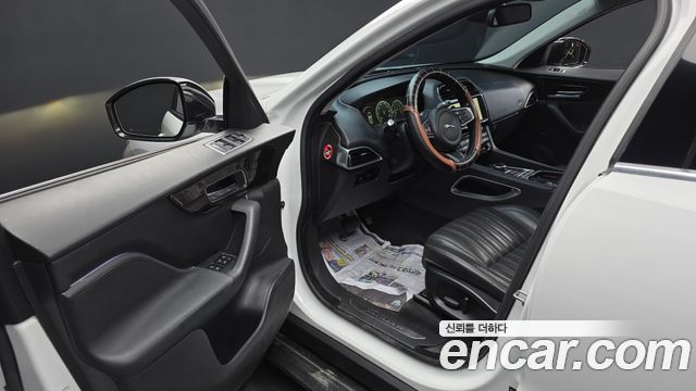 JAGUAR F-PACE 20d 포트폴리오 2018 - photo 10 - Import Corée du Sud | International Cars