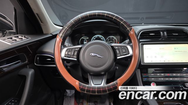 JAGUAR F-PACE 20d 포트폴리오 2018 - photo 12 - Import Corée du Sud | International Cars
