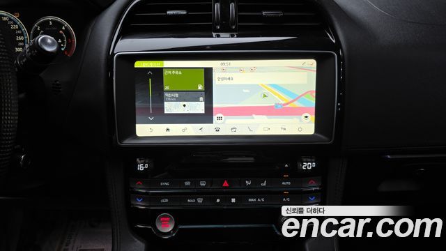 JAGUAR F-PACE 20d 포트폴리오 2018 - photo 13 - Import Corée du Sud | International Cars