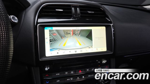 JAGUAR F-PACE 20d 포트폴리오 2018 - photo 14 - Import Corée du Sud | International Cars