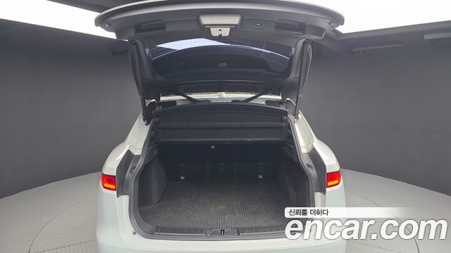 JAGUAR F-PACE 20d 포트폴리오 2018 - photo 20 - Import Corée du Sud | International Cars