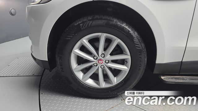 JAGUAR F-PACE 20d 포트폴리오 2018 - photo 5 - Import Corée du Sud | International Cars