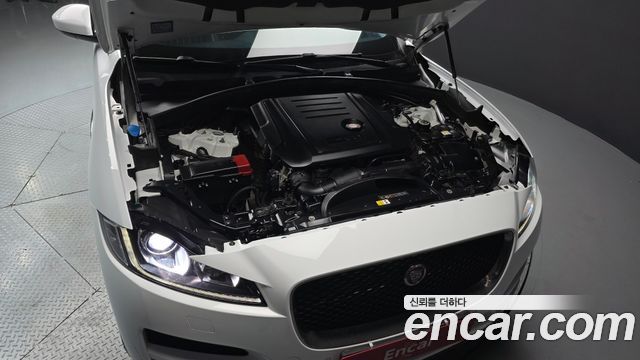 JAGUAR F-PACE 20d 포트폴리오 2018 - photo 6 - Import Corée du Sud | International Cars