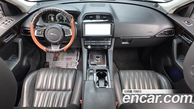 JAGUAR F-PACE 20d 포트폴리오 2018 - photo 7 - Import Corée du Sud | International Cars
