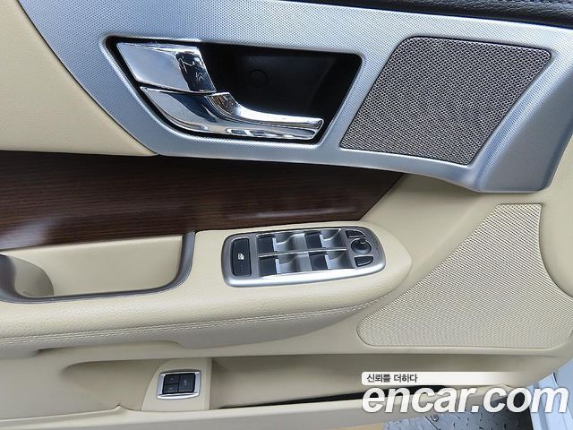 JAGUAR New XF 3.0D Luxury 2015 - photo 10 - Import Corée du Sud | International Cars