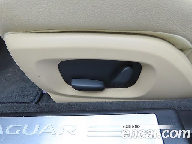 JAGUAR New XF 3.0D Luxury 2015 - photo 12 - Import Corée du Sud | International Cars