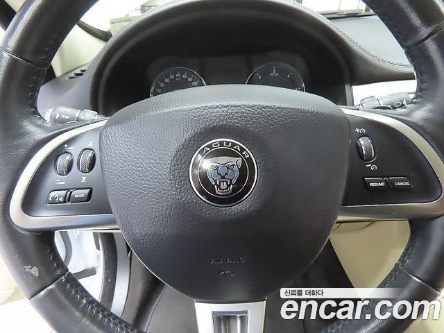 JAGUAR New XF 3.0D Luxury 2015 - photo 16 - Import Corée du Sud | International Cars