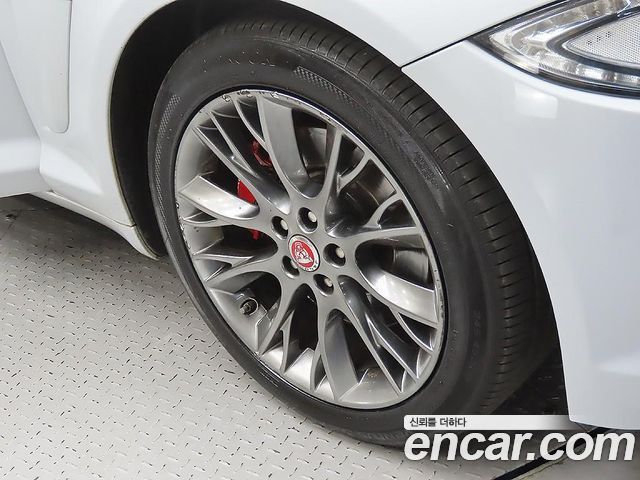 JAGUAR New XF 3.0D Luxury 2015 - photo 5 - Import Corée du Sud | International Cars