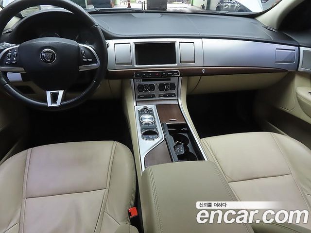 JAGUAR New XF 3.0D Luxury 2015 - photo 9 - Import Corée du Sud | International Cars