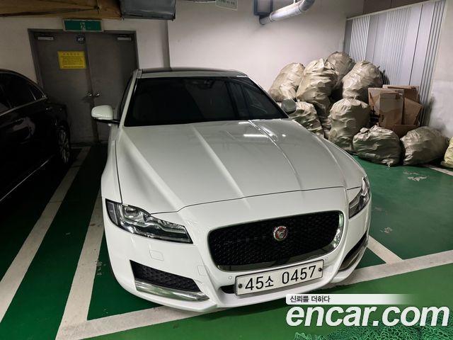JAGUAR XF (X260) 20d 포트폴리오 2017 - photo 16 - Import Corée du Sud | International Cars