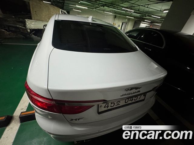 JAGUAR XF (X260) 20d 포트폴리오 2017 - photo 3 - Import Corée du Sud | International Cars