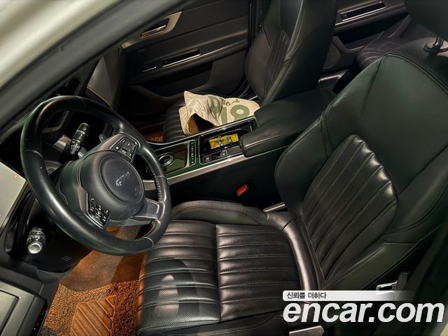 JAGUAR XF (X260) 20d 포트폴리오 2017 - photo 4 - Import Corée du Sud | International Cars