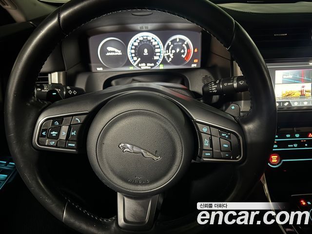 JAGUAR XF (X260) 20d 포트폴리오 2017 - photo 6 - Import Corée du Sud | International Cars