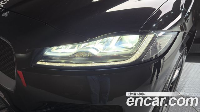 JAGUAR F-PACE 20d 프레스티지 2019 - photo 8 - Import Corée du Sud | International Cars