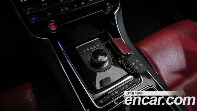 JAGUAR XF (X260) 20d 체커드 플래그 Edition 2020 - photo 11 - Import Corée du Sud | International Cars