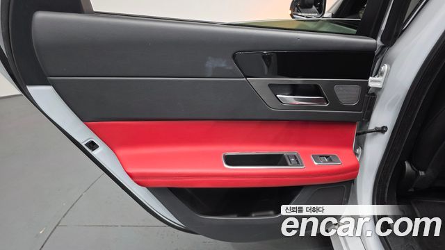 JAGUAR XF (X260) 20d 체커드 플래그 Edition 2020 - photo 14 - Import Corée du Sud | International Cars