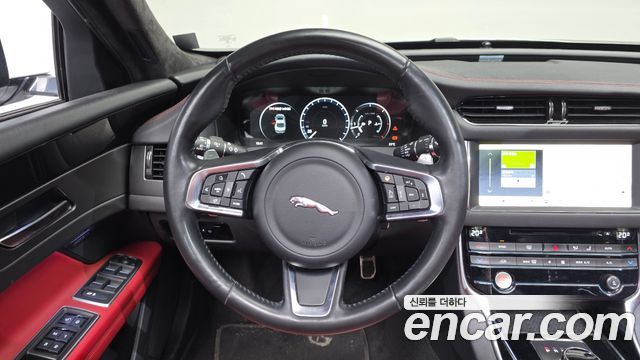 JAGUAR XF (X260) 20d 체커드 플래그 Edition 2020 - photo 18 - Import Corée du Sud | International Cars