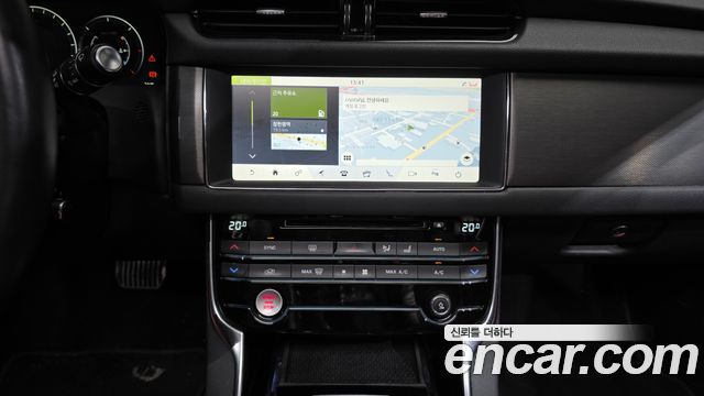 JAGUAR XF (X260) 20d 체커드 플래그 Edition 2020 - photo 19 - Import Corée du Sud | International Cars