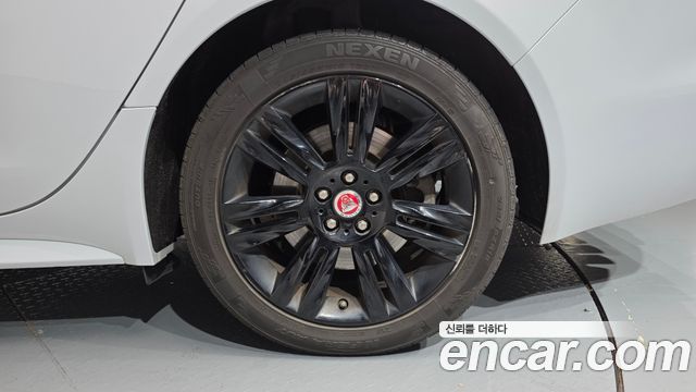 JAGUAR XF (X260) 20d 체커드 플래그 Edition 2020 - photo 6 - Import Corée du Sud | International Cars