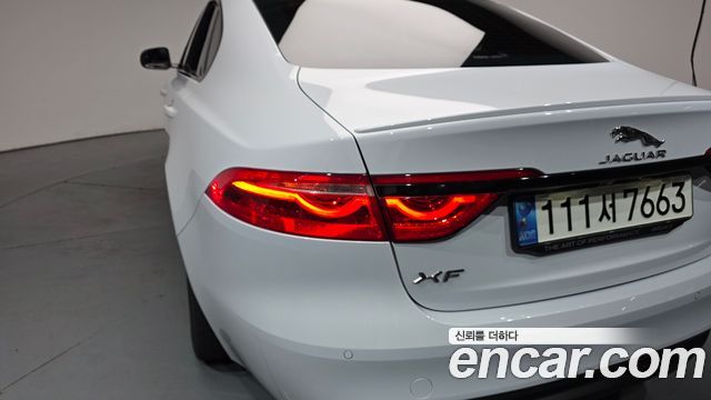 JAGUAR XF (X260) 20d 체커드 플래그 Edition 2020 - photo 8 - Import Corée du Sud | International Cars