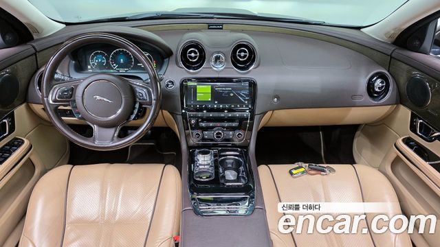 JAGUAR All New XJ 3.0D Premium Luxury SWB 2018 - photo 10 - Import Corée du Sud | International Cars