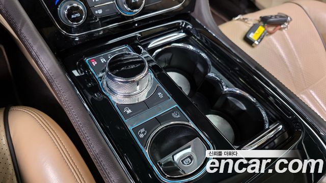 JAGUAR All New XJ 3.0D Premium Luxury SWB 2018 - photo 12 - Import Corée du Sud | International Cars