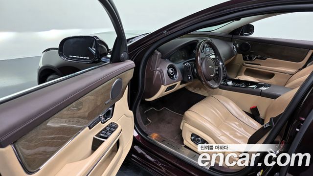 JAGUAR All New XJ 3.0D Premium Luxury SWB 2018 - photo 13 - Import Corée du Sud | International Cars