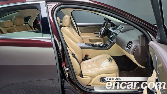 JAGUAR All New XJ 3.0D Premium Luxury SWB 2018 - photo 16 - Import Corée du Sud | International Cars