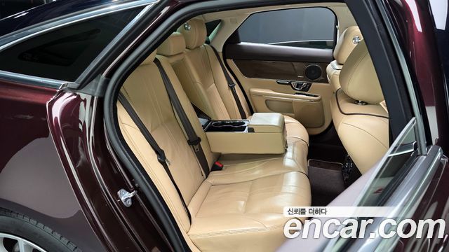 JAGUAR All New XJ 3.0D Premium Luxury SWB 2018 - photo 17 - Import Corée du Sud | International Cars