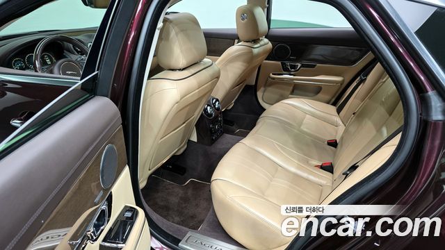 JAGUAR All New XJ 3.0D Premium Luxury SWB 2018 - photo 18 - Import Corée du Sud | International Cars