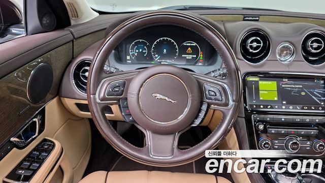 JAGUAR All New XJ 3.0D Premium Luxury SWB 2018 - photo 19 - Import Corée du Sud | International Cars