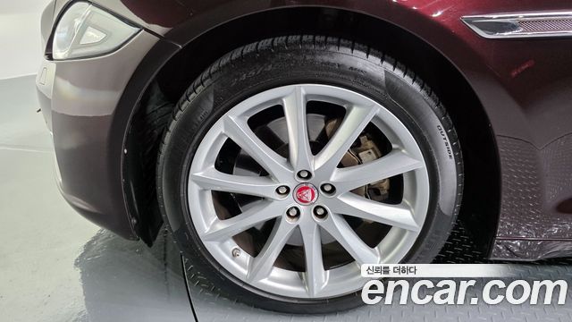 JAGUAR All New XJ 3.0D Premium Luxury SWB 2018 - photo 5 - Import Corée du Sud | International Cars
