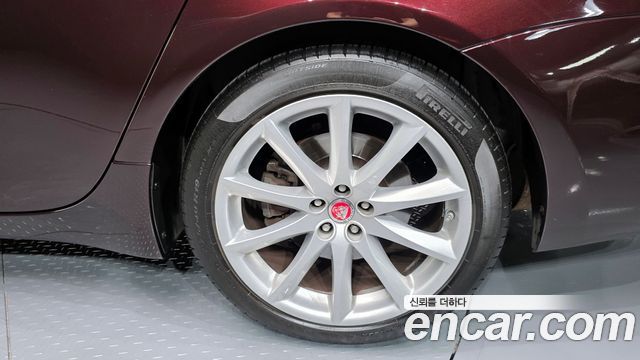 JAGUAR All New XJ 3.0D Premium Luxury SWB 2018 - photo 7 - Import Corée du Sud | International Cars