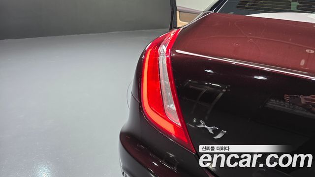 JAGUAR All New XJ 3.0D Premium Luxury SWB 2018 - photo 9 - Import Corée du Sud | International Cars