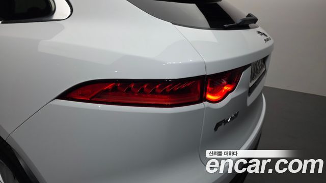 JAGUAR F-PACE 20d 프레스티지 2018 - photo 9 - Import Corée du Sud | International Cars
