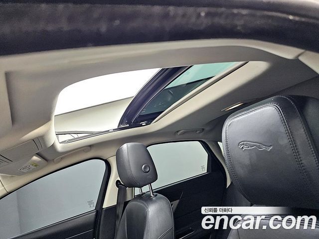 JAGUAR XF (X260) 20d 포트폴리오 2017 - photo 12 - Import Corée du Sud | International Cars