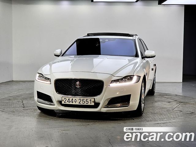 JAGUAR XF (X260) 20d 포트폴리오 2017 - photo 2 - Import Corée du Sud | International Cars
