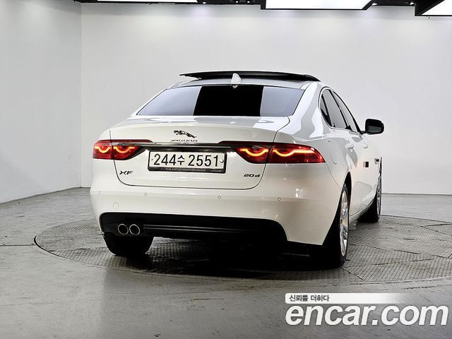 JAGUAR XF (X260) 20d 포트폴리오 2017 - photo 3 - Import Corée du Sud | International Cars