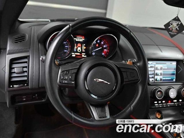 JAGUAR F-TYPE 3.0 S Coupé 2015 - photo 13 - Import Corée du Sud | International Cars