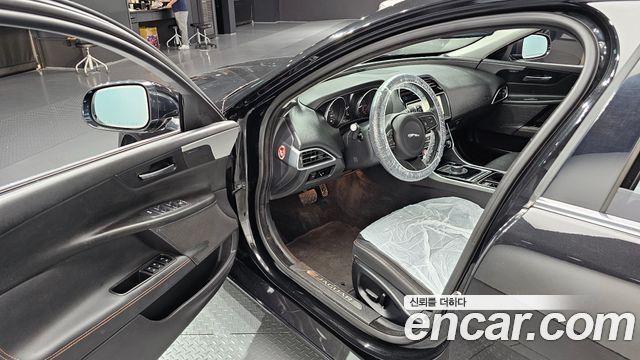 JAGUAR XE 20d 프레스티지 2017 - photo 10 - Import Corée du Sud | International Cars