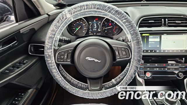 JAGUAR XE 20d 프레스티지 2017 - photo 13 - Import Corée du Sud | International Cars