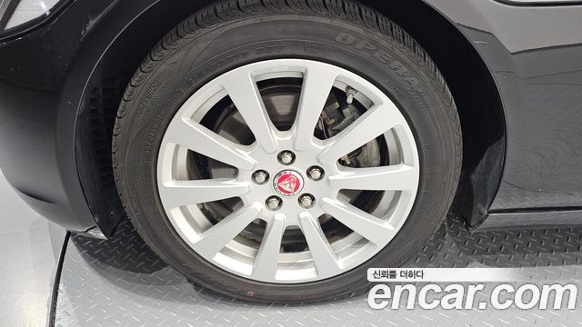 JAGUAR XE 20d 프레스티지 2017 - photo 5 - Import Corée du Sud | International Cars