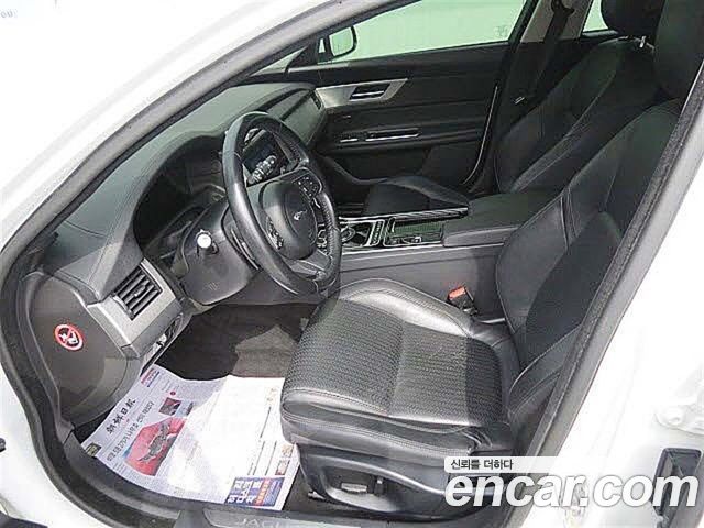 JAGUAR XF (X260) 25t 프레스티지 2017 - photo 10 - Import Corée du Sud | International Cars
