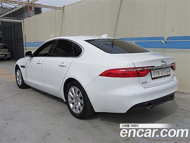 JAGUAR XF (X260) 25t 프레스티지 2017 - photo 2 - Import Corée du Sud | International Cars