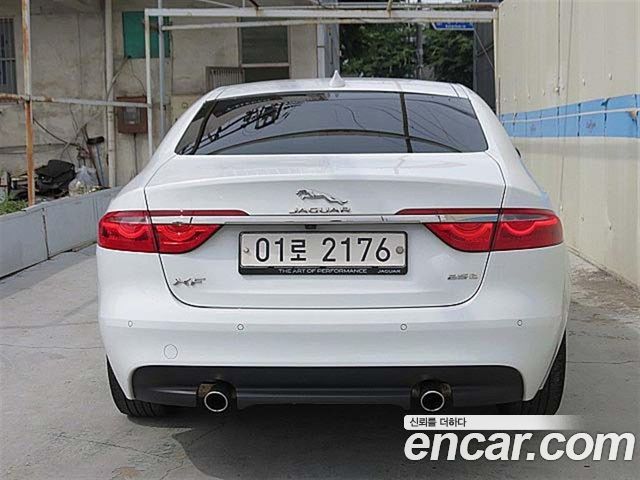 JAGUAR XF (X260) 25t 프레스티지 2017 - photo 4 - Import Corée du Sud | International Cars