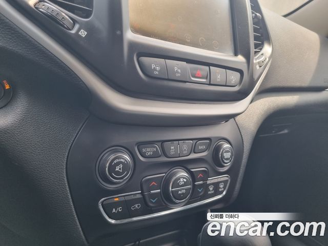JEEP 체로키(KL) 2.2 디젤 리미티드 4WD 2017 - photo 10 - Import Corée du Sud | International Cars