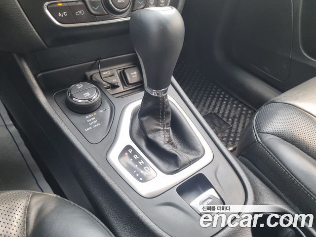 JEEP 체로키(KL) 2.2 디젤 리미티드 4WD 2017 - photo 11 - Import Corée du Sud | International Cars